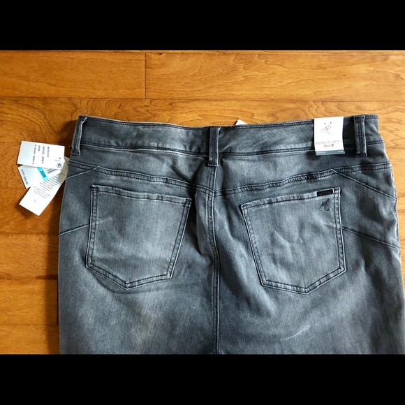 NEW! MELISSA McCARTHY SEVEN 7 - Picture 4 of 9